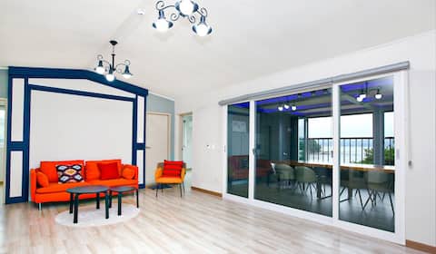 Gaebyeoldong, where you can enjoy the scenery of nature through the window