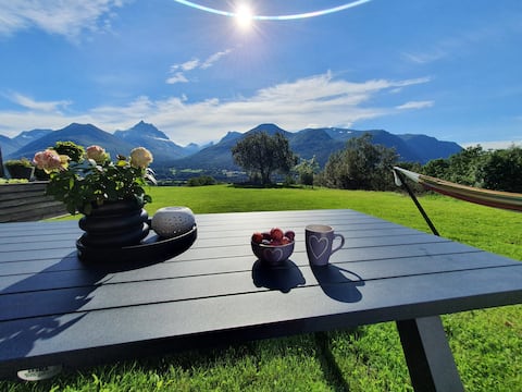 Romsdalseggen Lodge-Amazing Garden & Mountain View