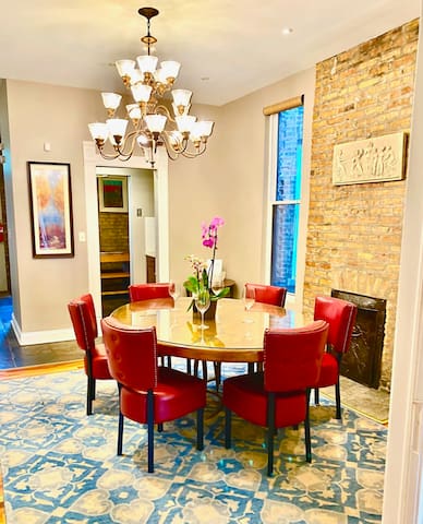 6BR/4BA Victorian Greystone Near Downtown Chicago gallery image 2