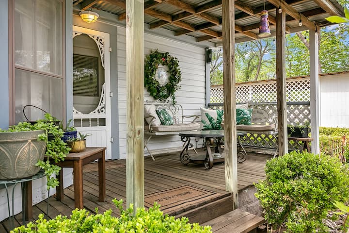 Butterfly Cottage | 2/2 | Pet Friendly - Fredericksburg, TX