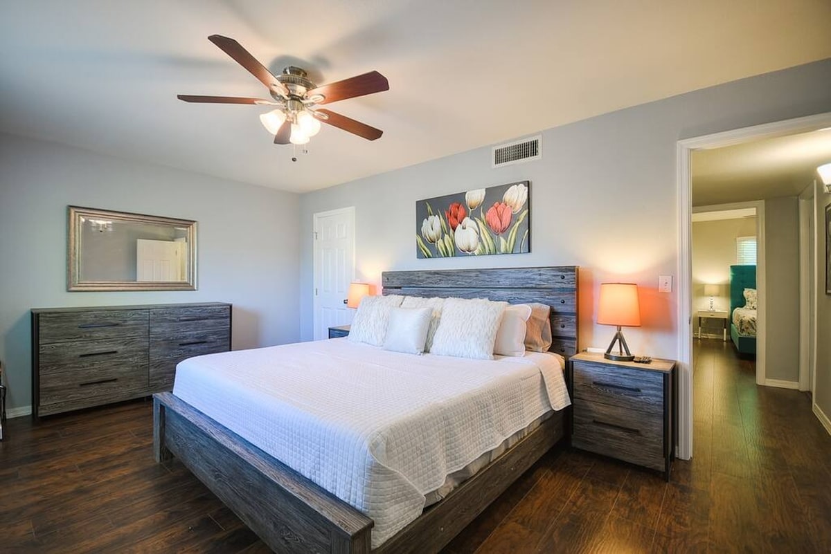 ห้องนอนใหญ่ - เตียงคิงไซส์