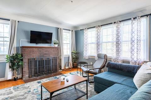 Gorgeous Depot Town Deluxe Bungalow!