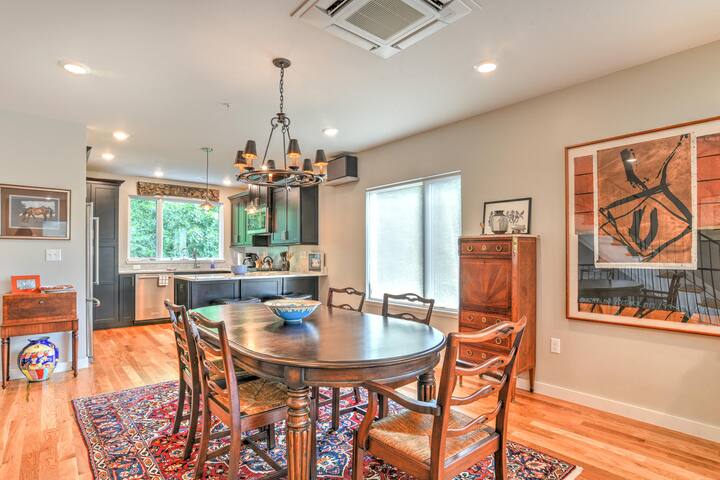 Luxe Townhouse with Garage and Terrace gallery image 4