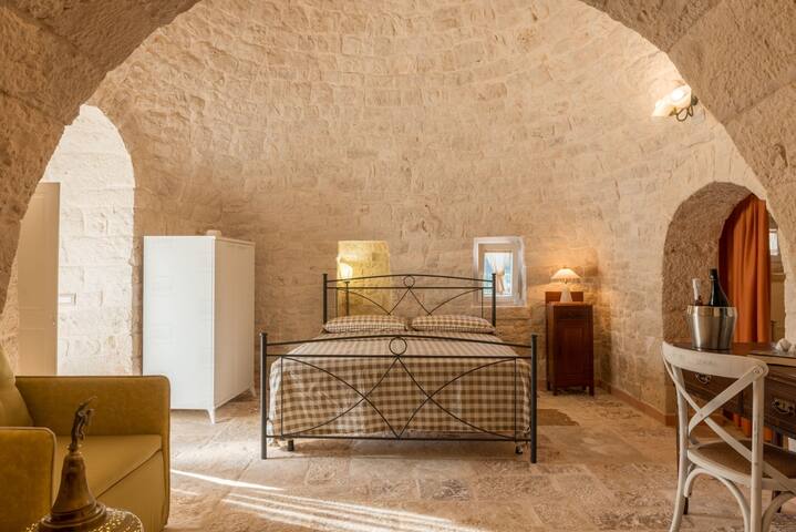 HelloApulia Trulli Flora with Saltwater Pool gallery image 5