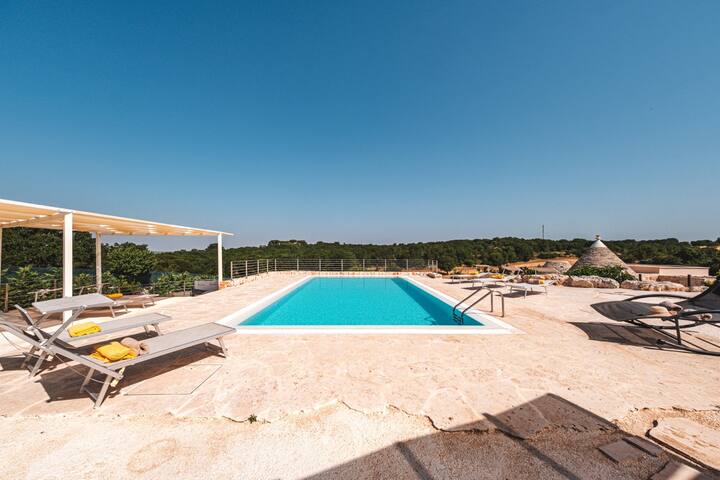 HelloApulia Trulli Flora with Saltwater Pool gallery image 4