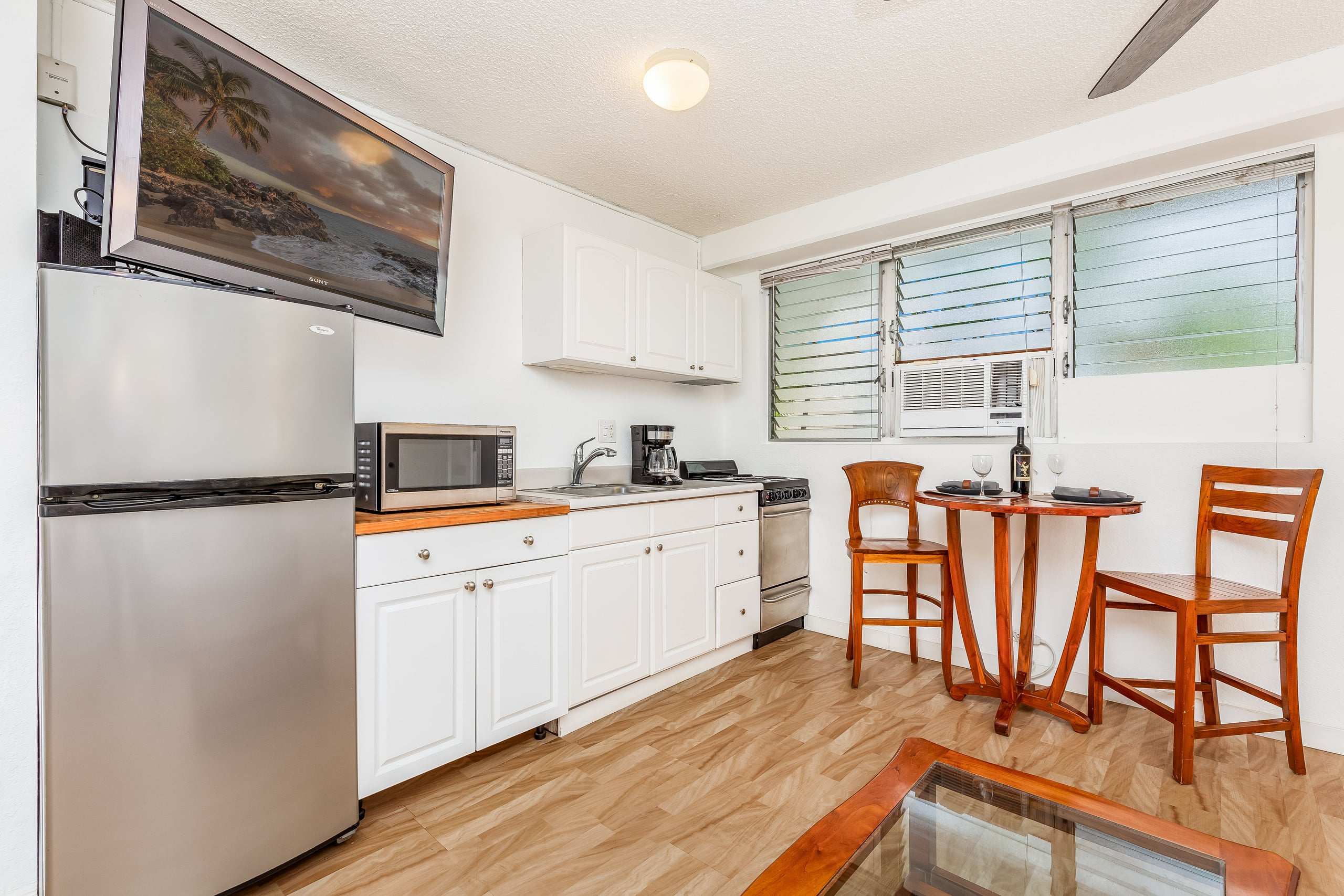Condo in Honolulu · ★4.68 · 1 bedroom · 2 beds · 1 shared bath - Image 8