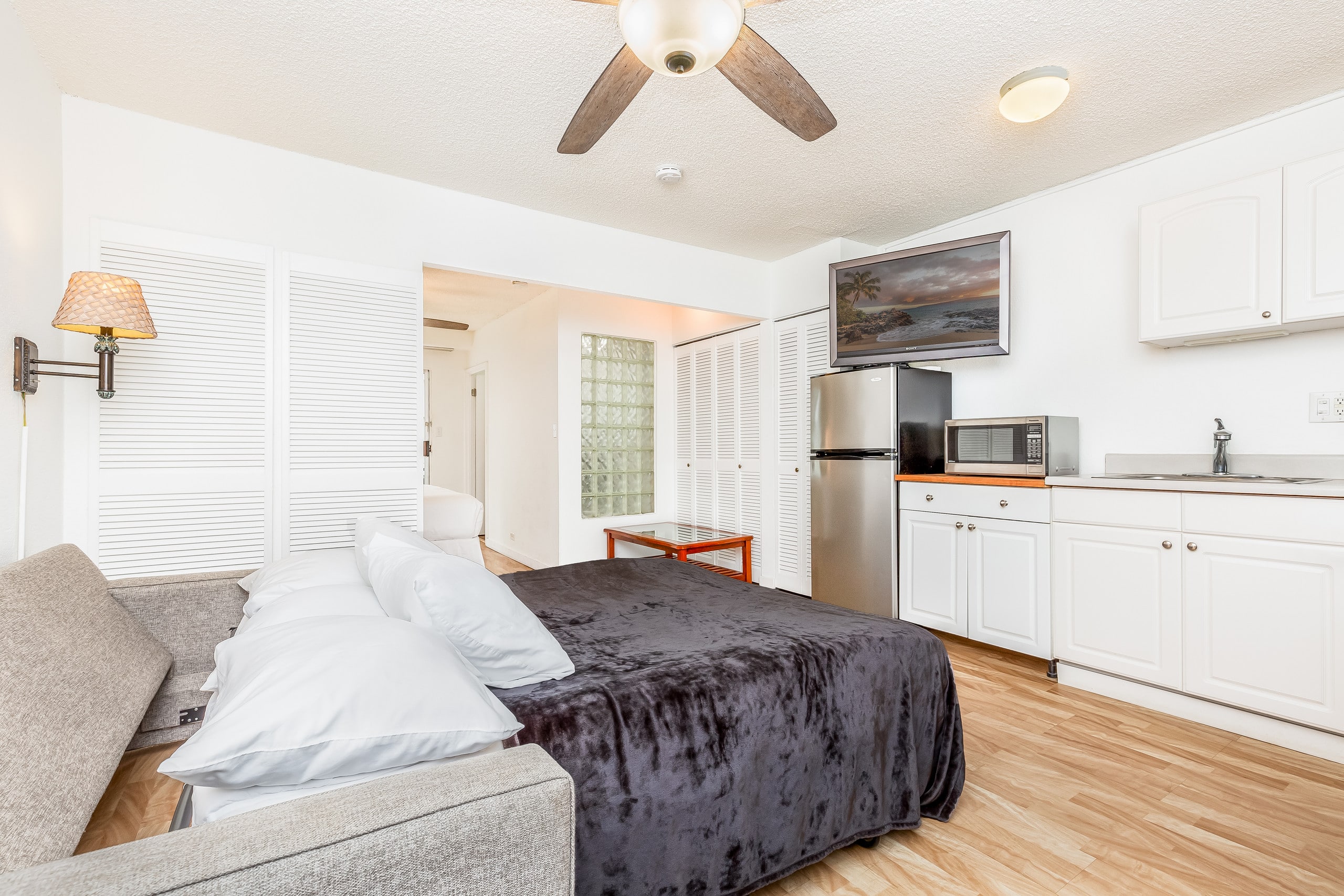 Condo in Honolulu · ★4.68 · 1 bedroom · 2 beds · 1 shared bath - Image 6
