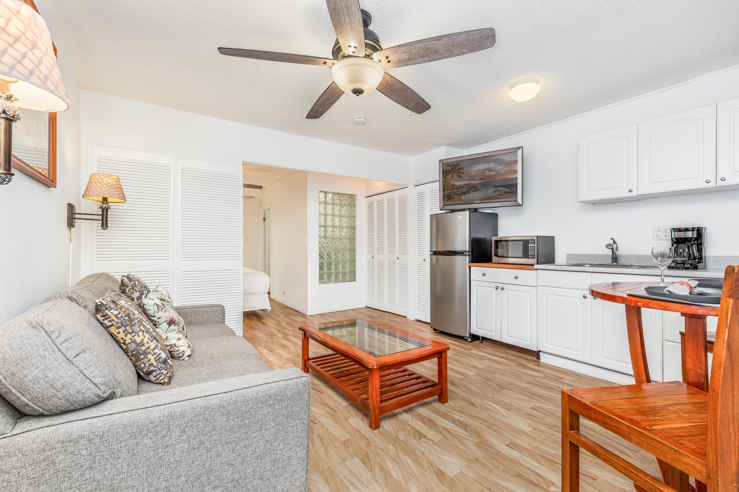 Condo in Honolulu · ★4.68 · 1 bedroom · 2 beds · 1 shared bath - Image 5