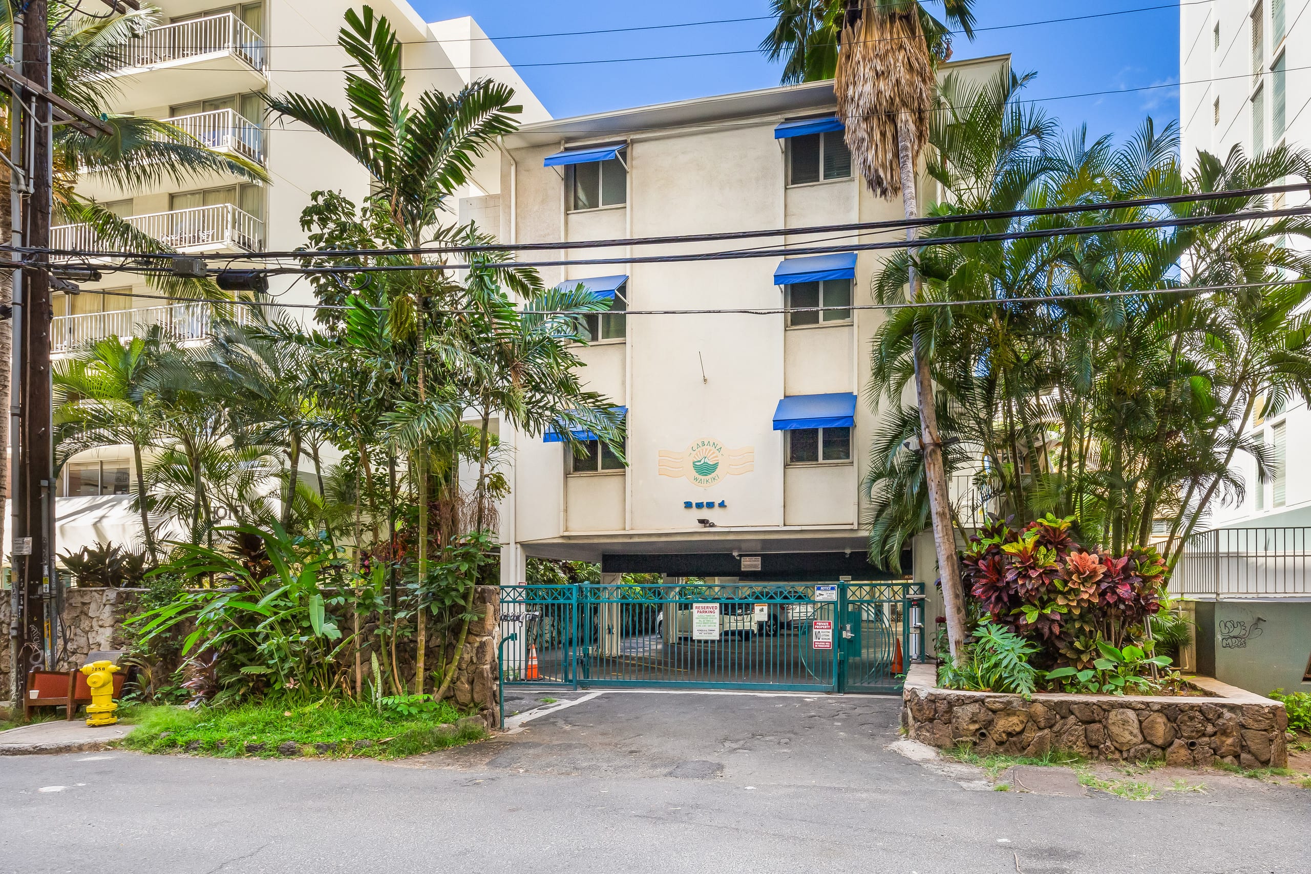 Condo in Honolulu · ★4.68 · 1 bedroom · 2 beds · 1 shared bath - Image 17