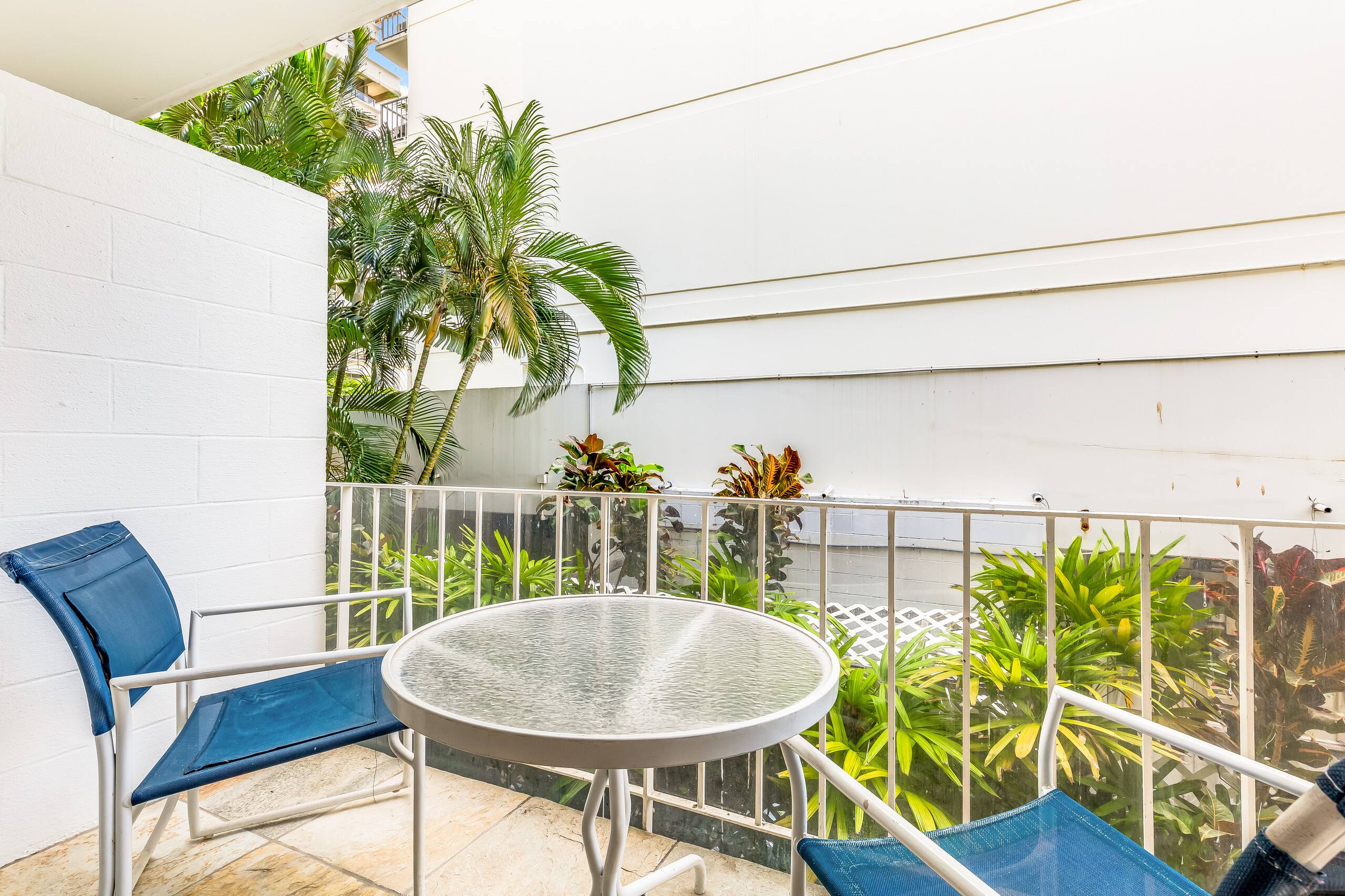 Condo in Honolulu · ★4.68 · 1 bedroom · 2 beds · 1 shared bath - Image 16
