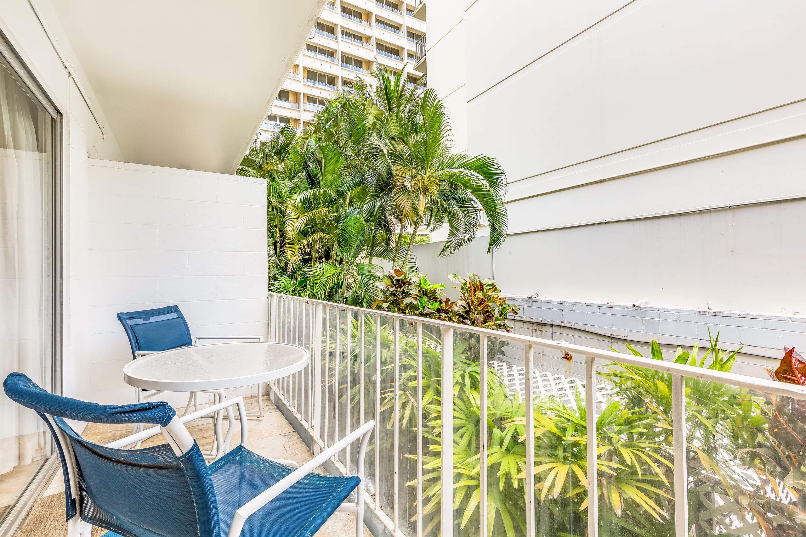 Condo in Honolulu · ★4.68 · 1 bedroom · 2 beds · 1 shared bath - Image 15