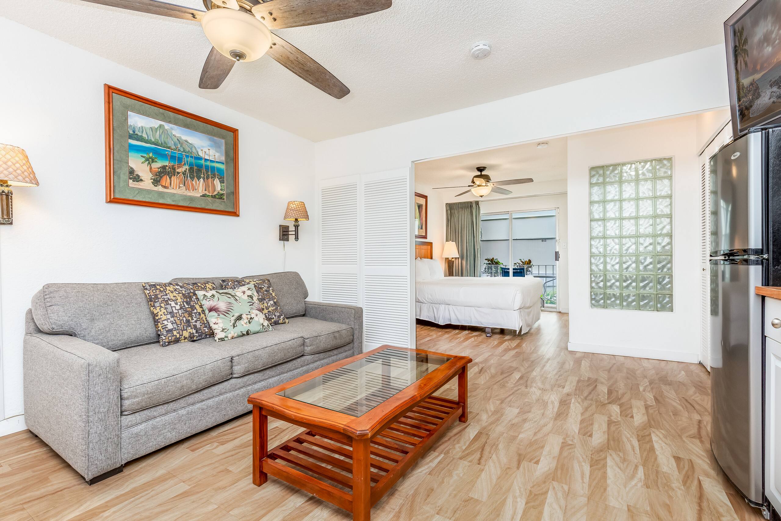 Condo in Honolulu · ★4.68 · 1 bedroom · 2 beds · 1 shared bath - Image 4