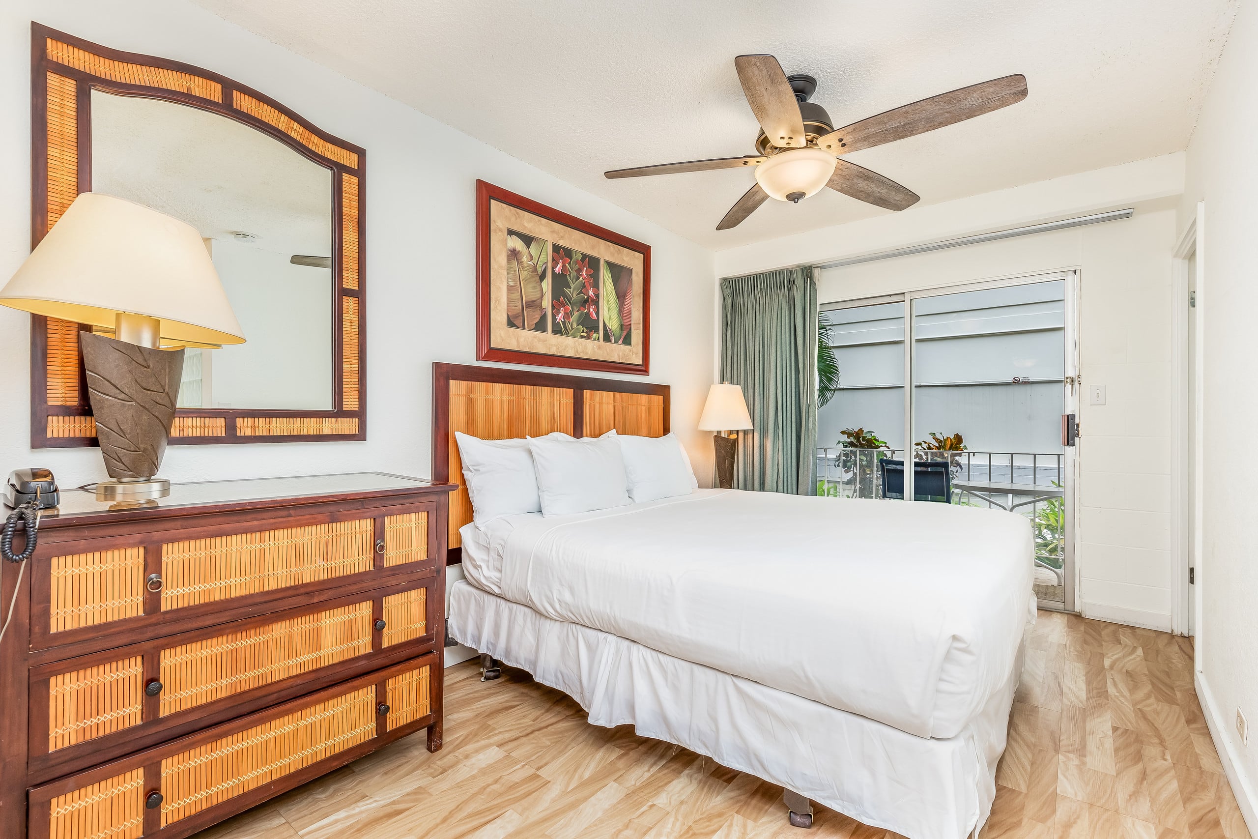 Condo in Honolulu · ★4.68 · 1 bedroom · 2 beds · 1 shared bath - Image 11