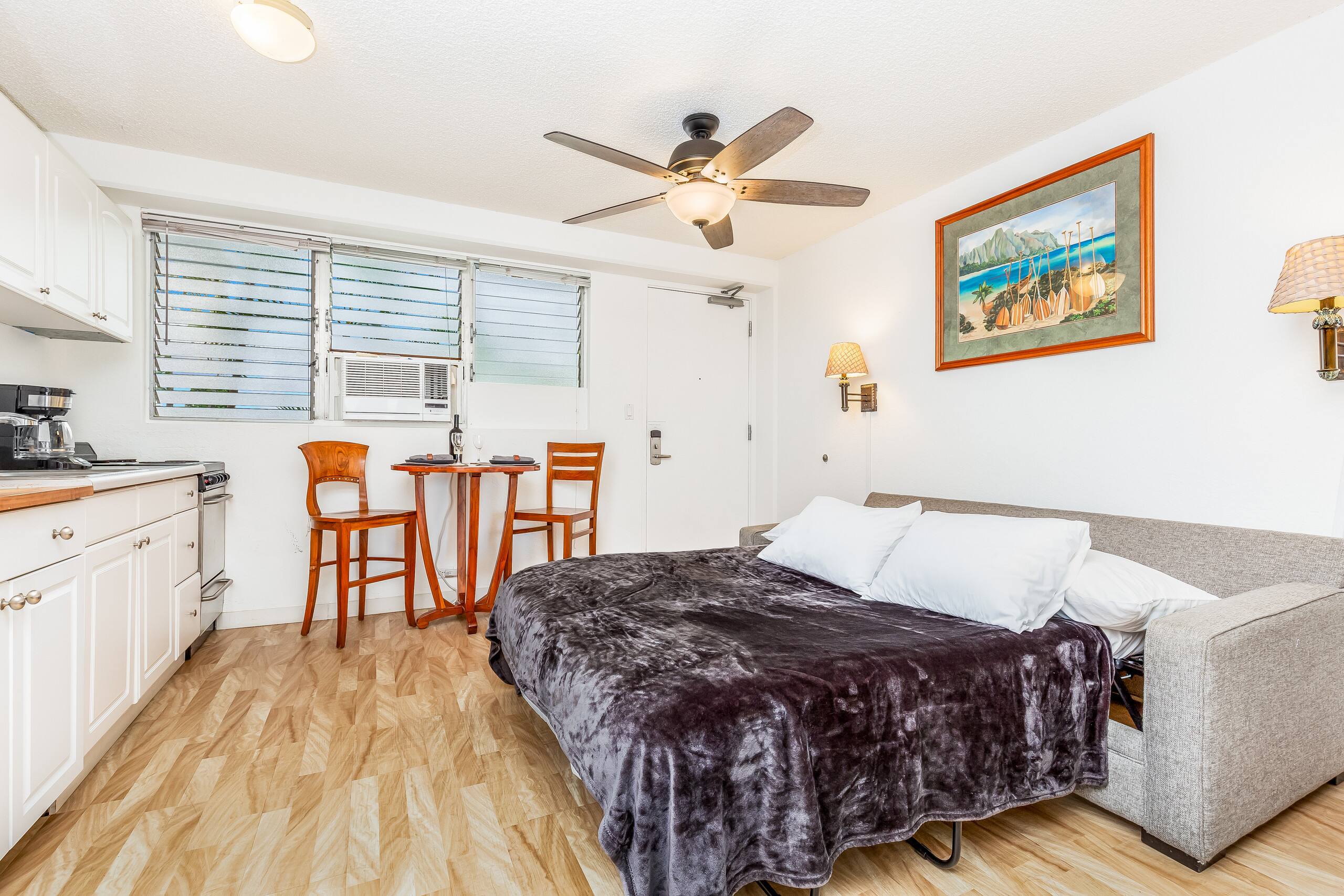 Condo in Honolulu · ★4.68 · 1 bedroom · 2 beds · 1 shared bath - Image 7
