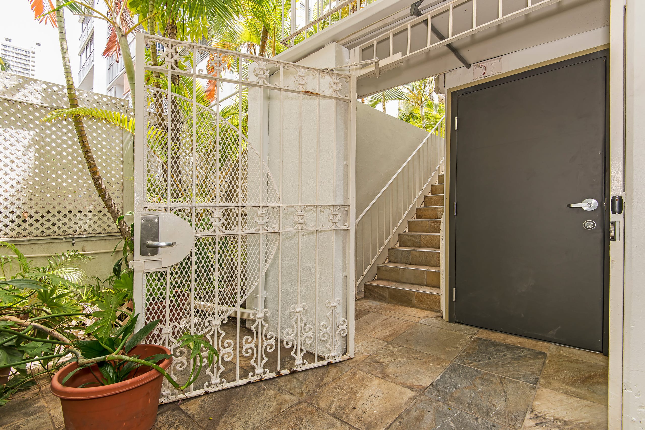 Condo in Honolulu · ★4.68 · 1 bedroom · 2 beds · 1 shared bath - Image 26