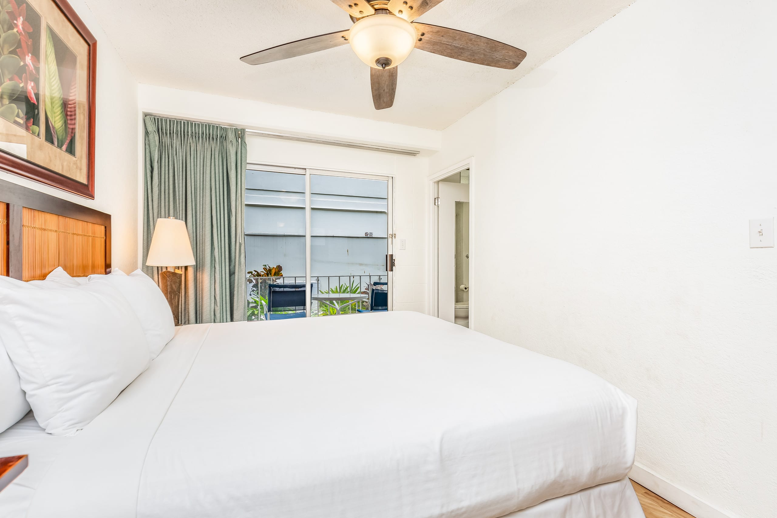 Condo in Honolulu · ★4.68 · 1 bedroom · 2 beds · 1 shared bath - Image 12