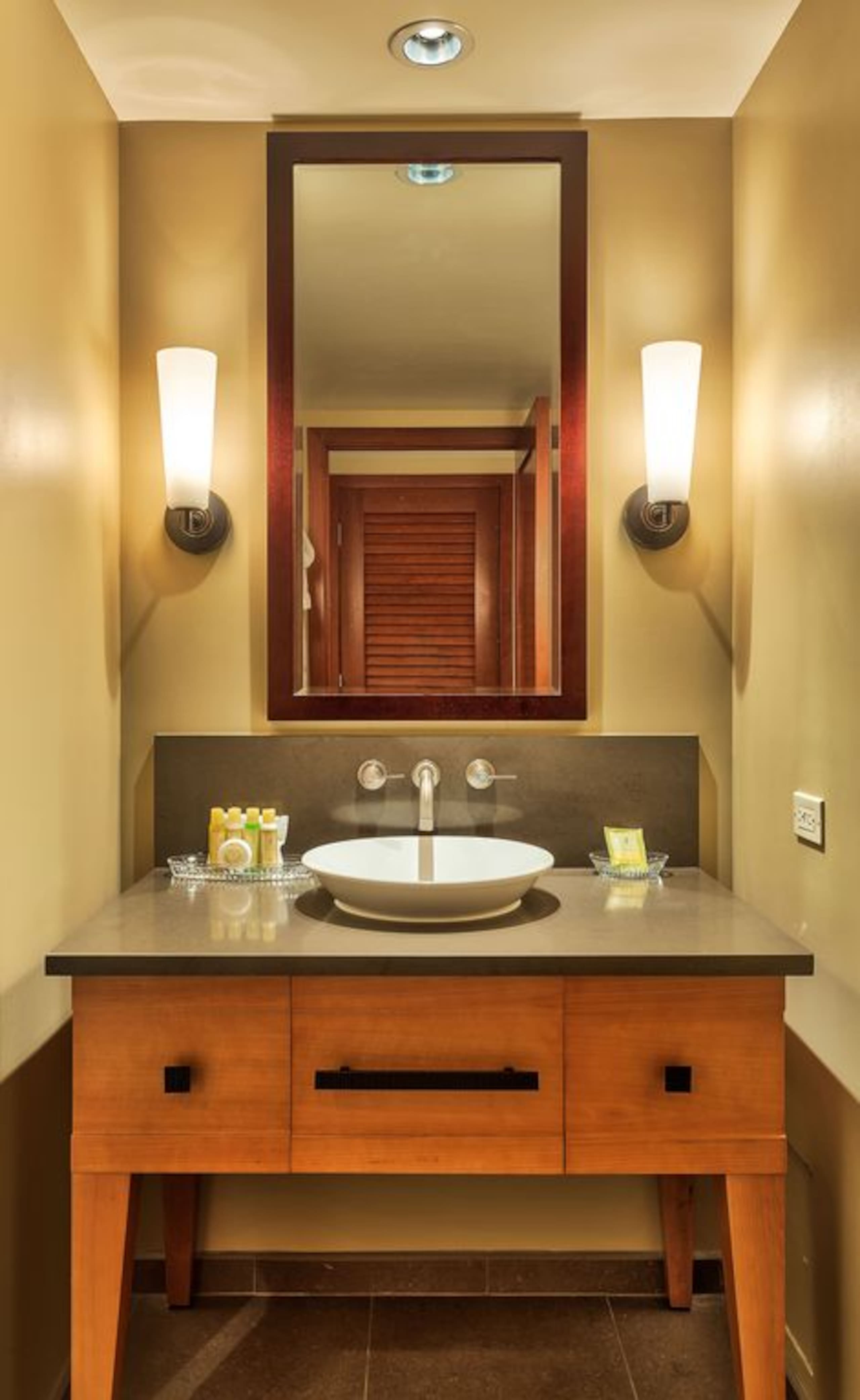 Villa in Honolulu County · ★4.89 · 2 bedrooms · 4 beds · 2 private baths - Image 14