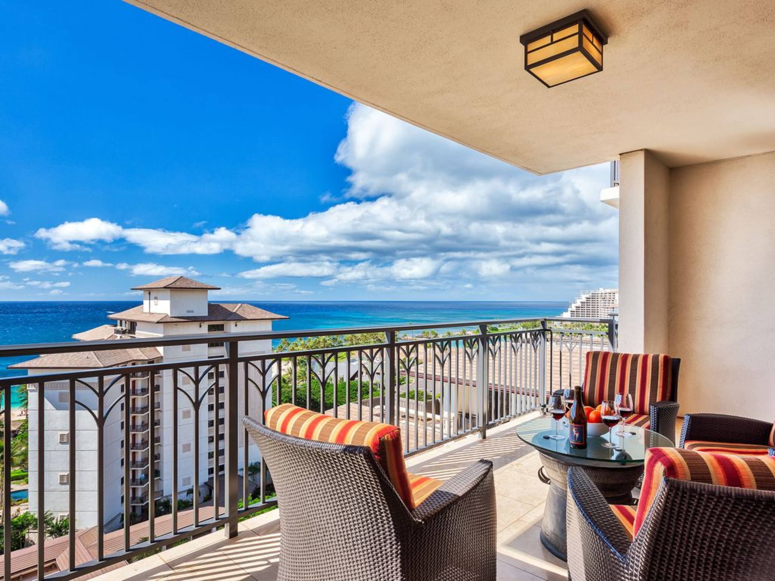 Villa in Honolulu County · ★4.89 · 2 bedrooms · 4 beds · 2 private baths - Image 13
