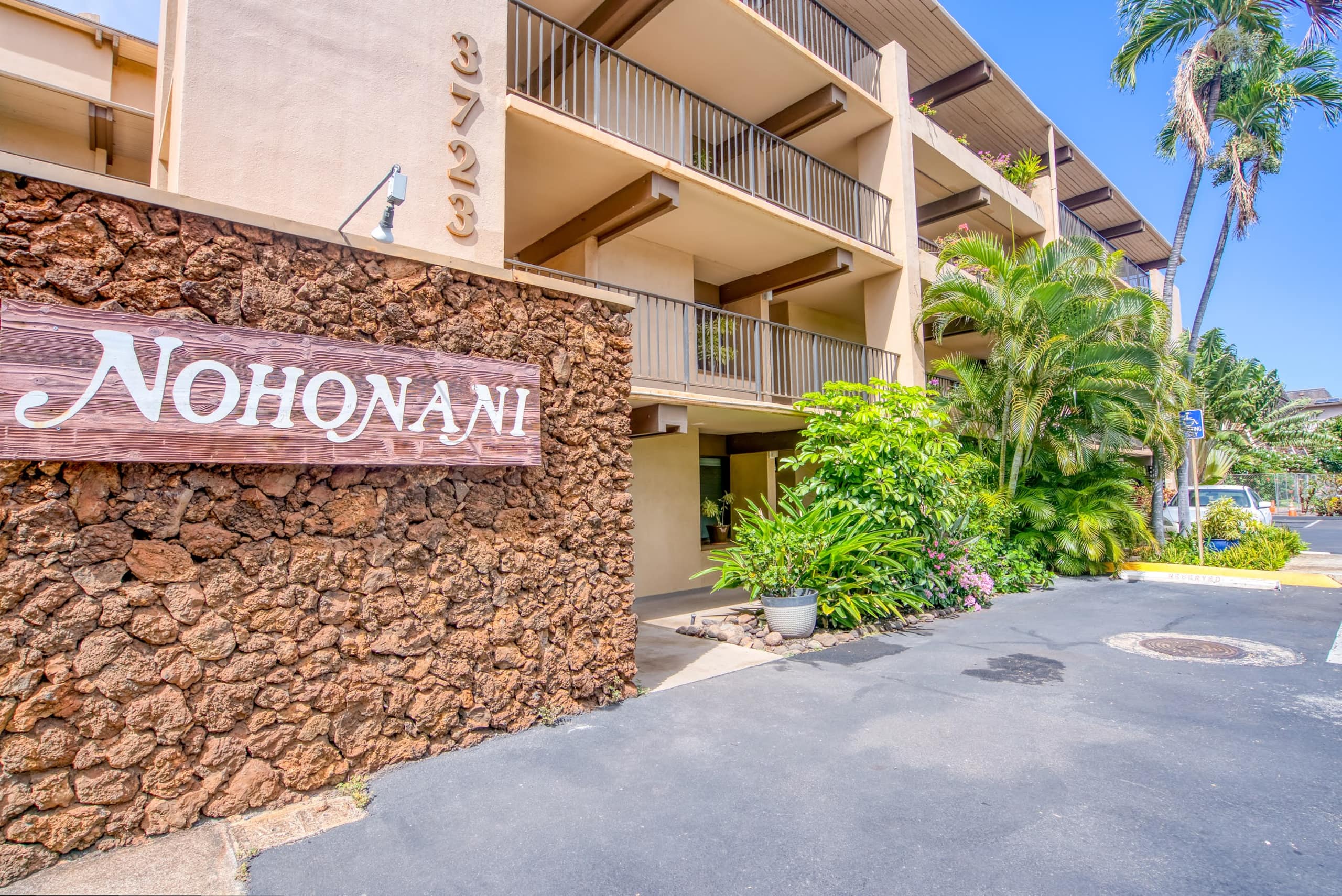 Condo in Lahaina · ★4.89 · 2 bedrooms · 3 beds · 2 shared baths - Image 43