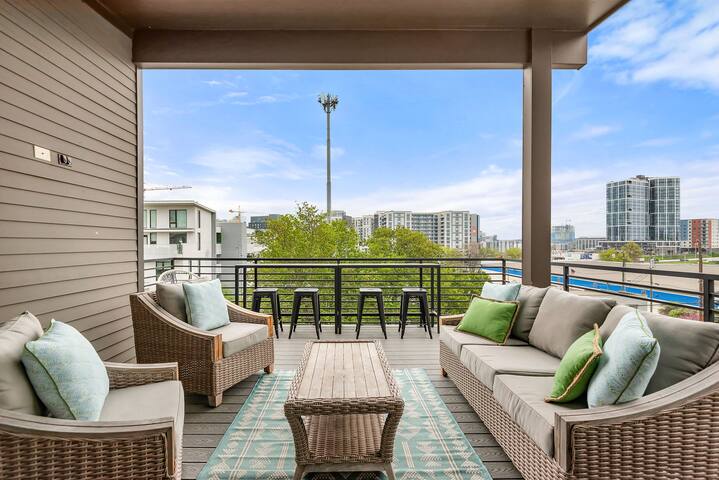 Skyline Views – Closest Neighborhood to Broadway! gallery image 4