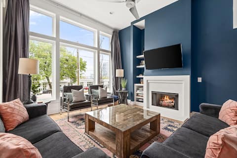 Top Airbnb: Skyline Views - Closest Neighborhood to Broadway! in Nashville Davidson Metropolitan Government (Balance)