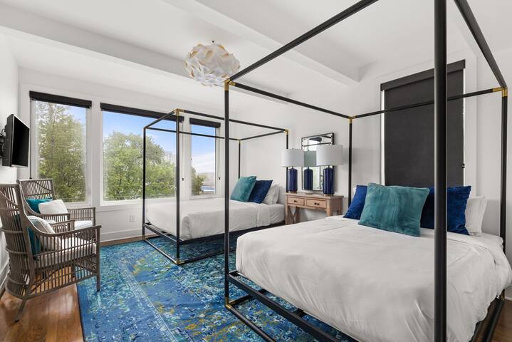 Skyline Views – Closest Neighborhood to Broadway! gallery image 3