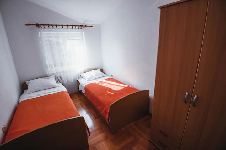 Apartments Višnjić - Two Bedroom Apartment With Ba - Primošten