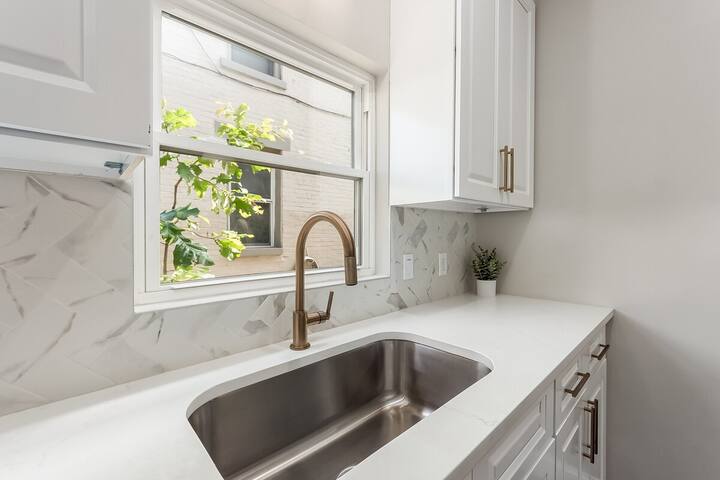 Luxe 4BR w/ Outdoor Living! gallery image 5