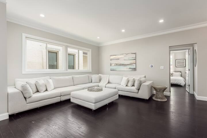 Luxe 4BR w/ Outdoor Living! gallery image 3