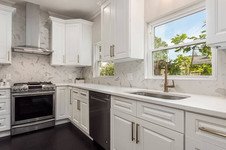 Luxe 4BR w/ Outdoor Living! gallery image 4