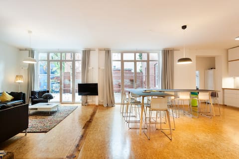 Leistungsstarkes Airbnb: Felt Factory Loft with Patio in Moabit