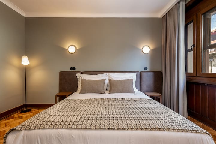 Spacious 4-Bed Apt in Heart of Santa Catarina