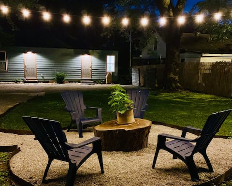 Boho Groove - urban studio with relaxing backyard