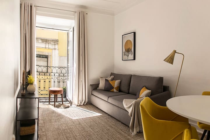 Bica Houses – Over the Tram & Riverview Apartment