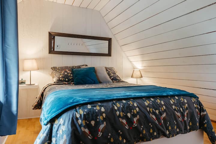 Other bedroom with queen size bed