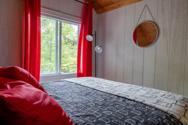 2nd room upstairs