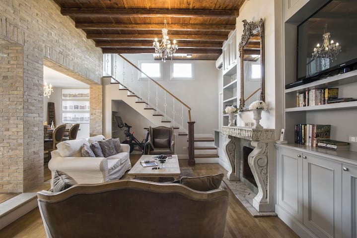 TreasureRome Spanish Steps Terrace 3br gallery image 2