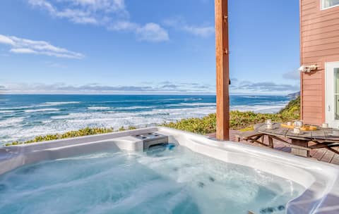 Yaquina Head Lighthouse Views-Oceanfront-Hot Tub