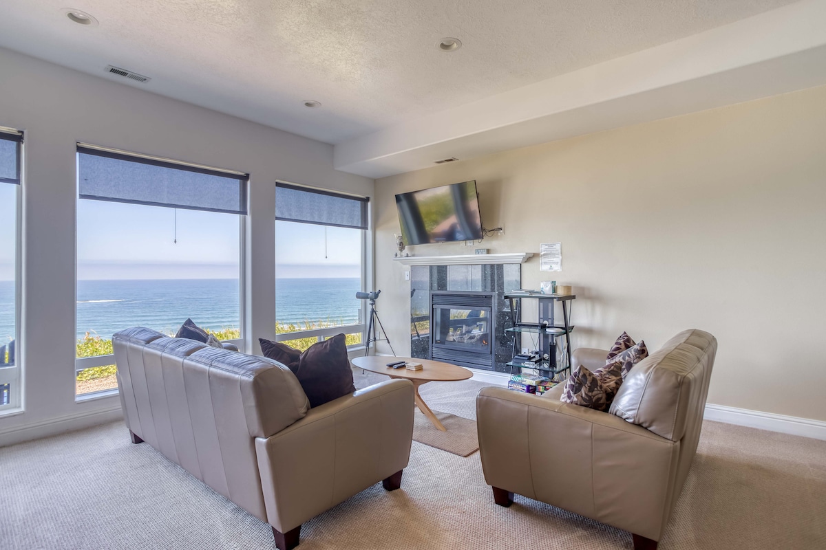 Yaquina Head Lighthouse Views-Oceanfront-Hot Tub - Houses for Rent