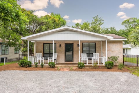 Pup-friendly Cottage - 2 bed/1 bath, fenced yard
