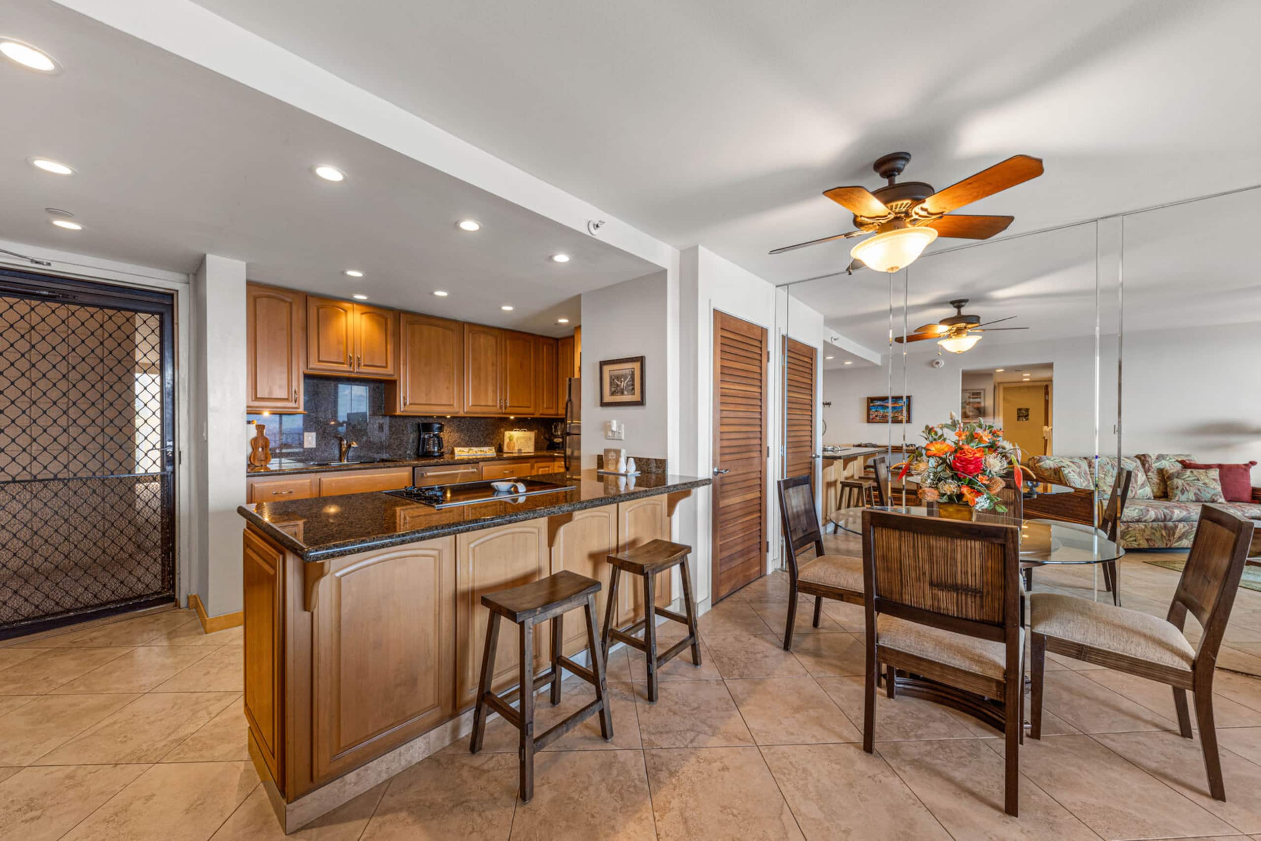 Condo in Lahaina · ★4.77 · 1 bedroom · 2 beds · 1 private bath - Image 6