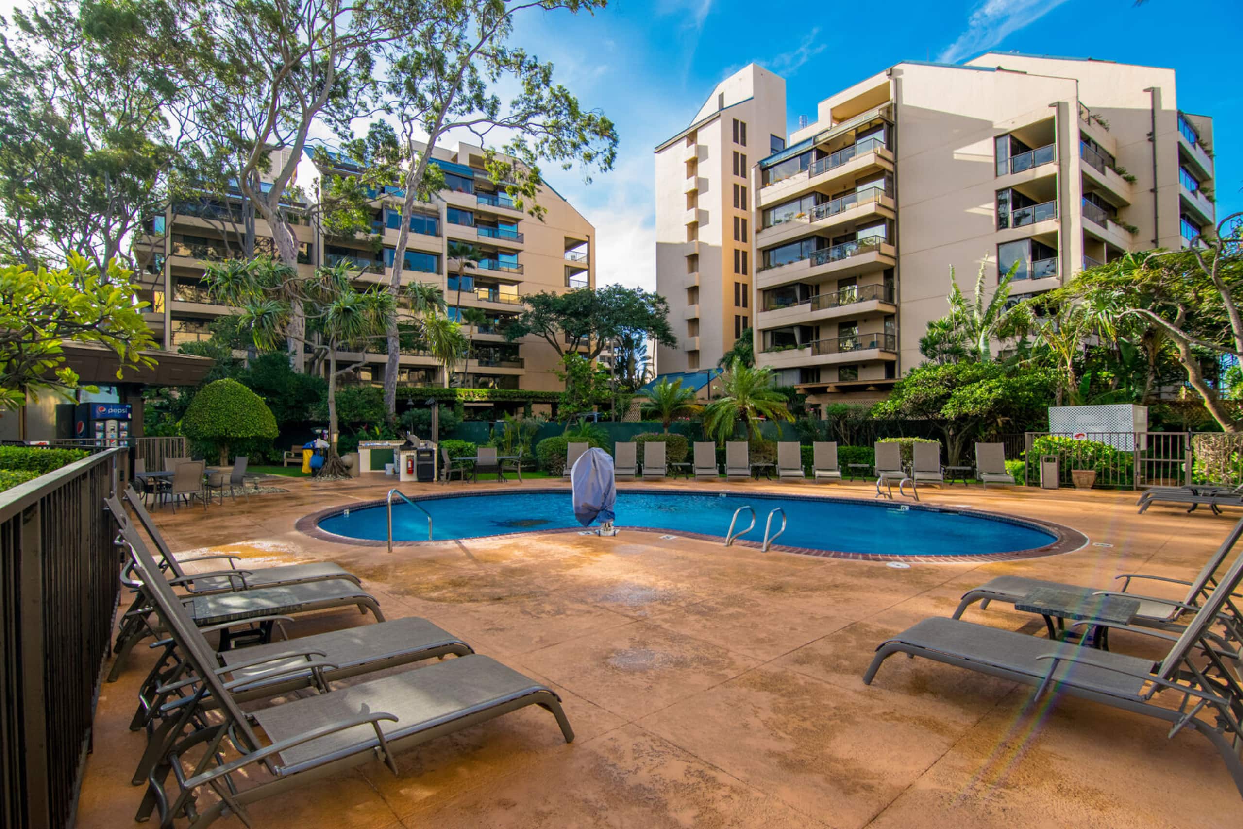 Condo in Lahaina · ★4.77 · 1 bedroom · 2 beds · 1 private bath - Image 22
