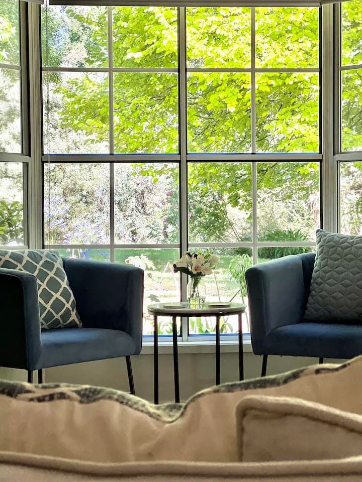 Boutique Creekside Lodge - The Grande - Bright