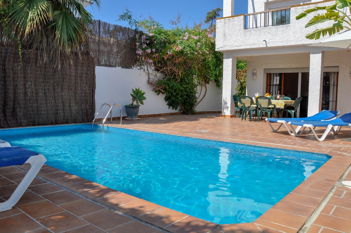 Anuncio de Airbnb popular: Nerja Paradise Rentals - Villa Kaisaras en Nerja
