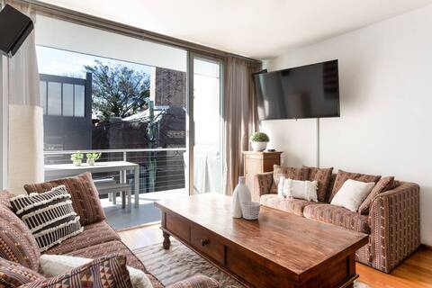 Top performing Airbnb: Redfern Retreat: Contemporary Inner-City Terrace in Redfern