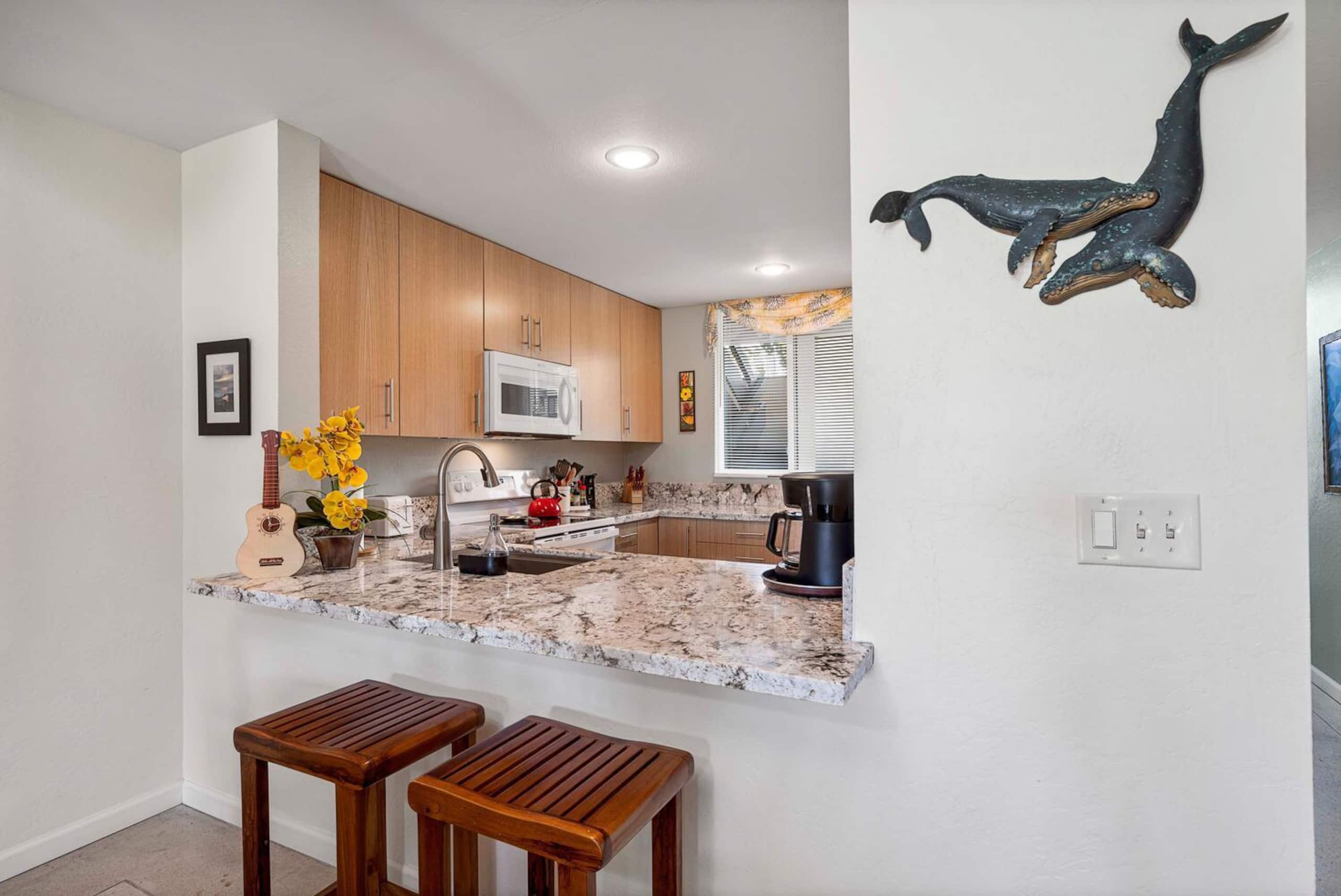 Condo in Kailua-Kona · ★4.65 · 2 bedrooms · 4 beds · 2 private baths - Image 9