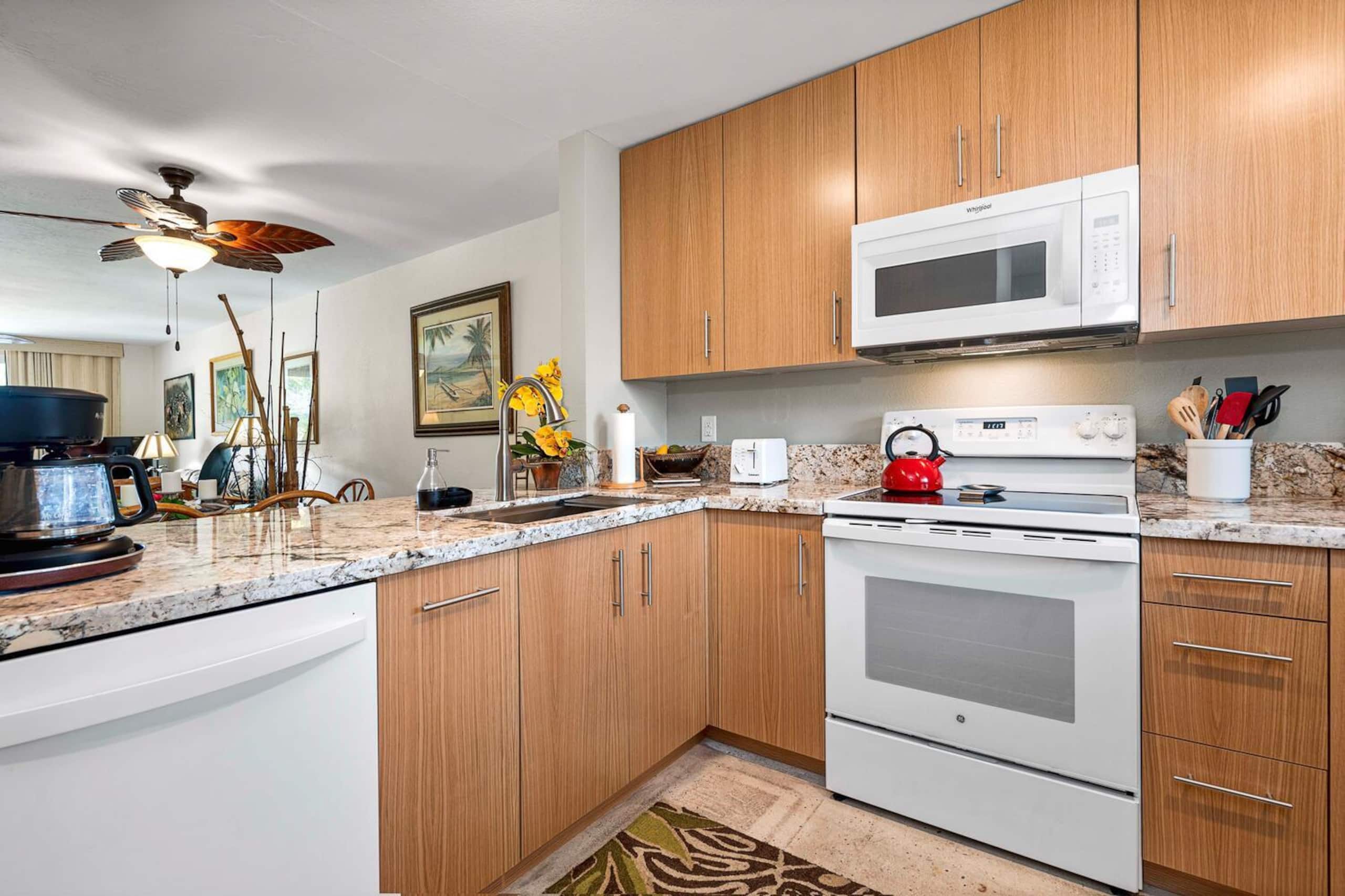 Condo in Kailua-Kona · ★4.65 · 2 bedrooms · 4 beds · 2 private baths - Image 6