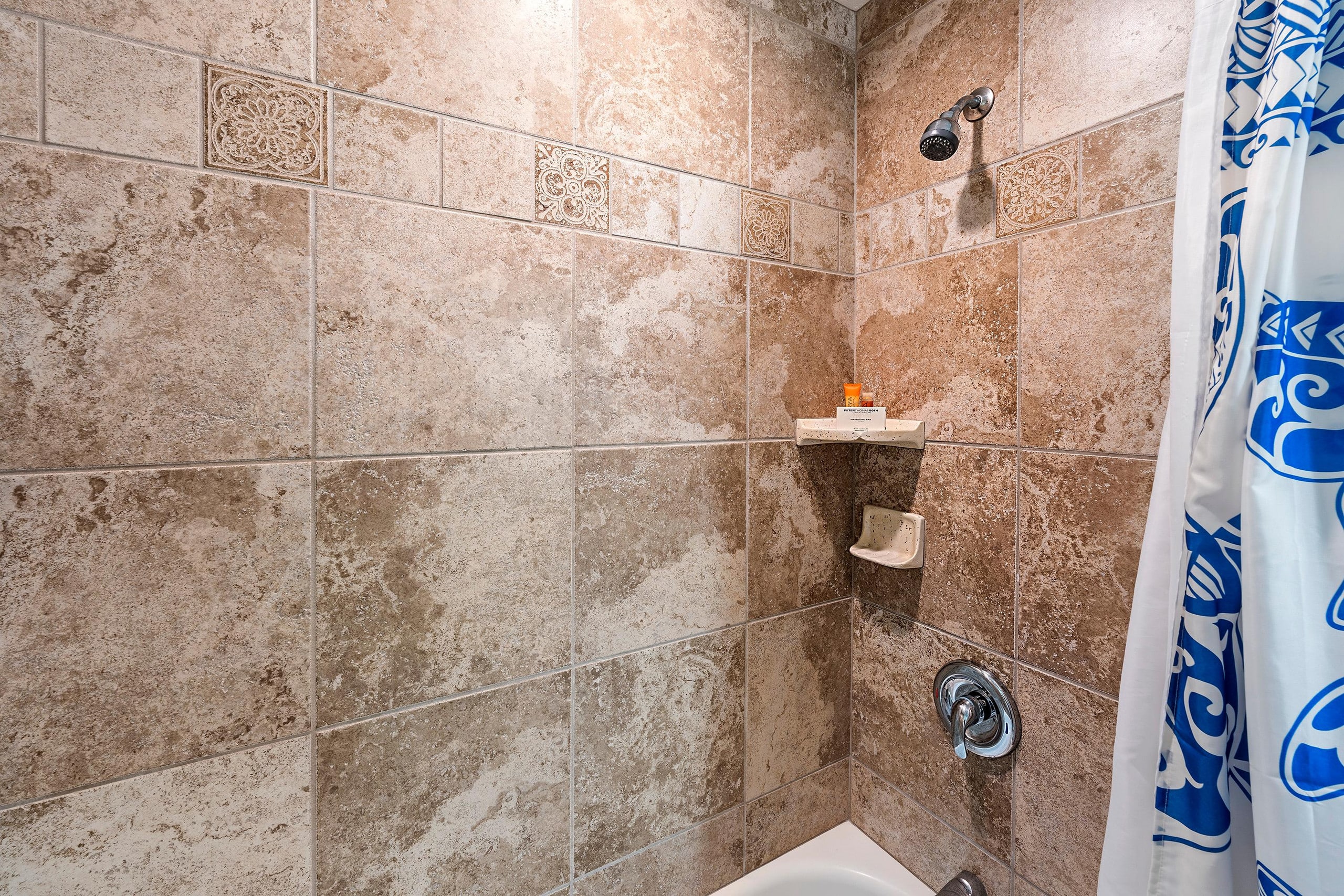 Condo in Kailua-Kona · ★4.65 · 2 bedrooms · 4 beds · 2 private baths - Image 29