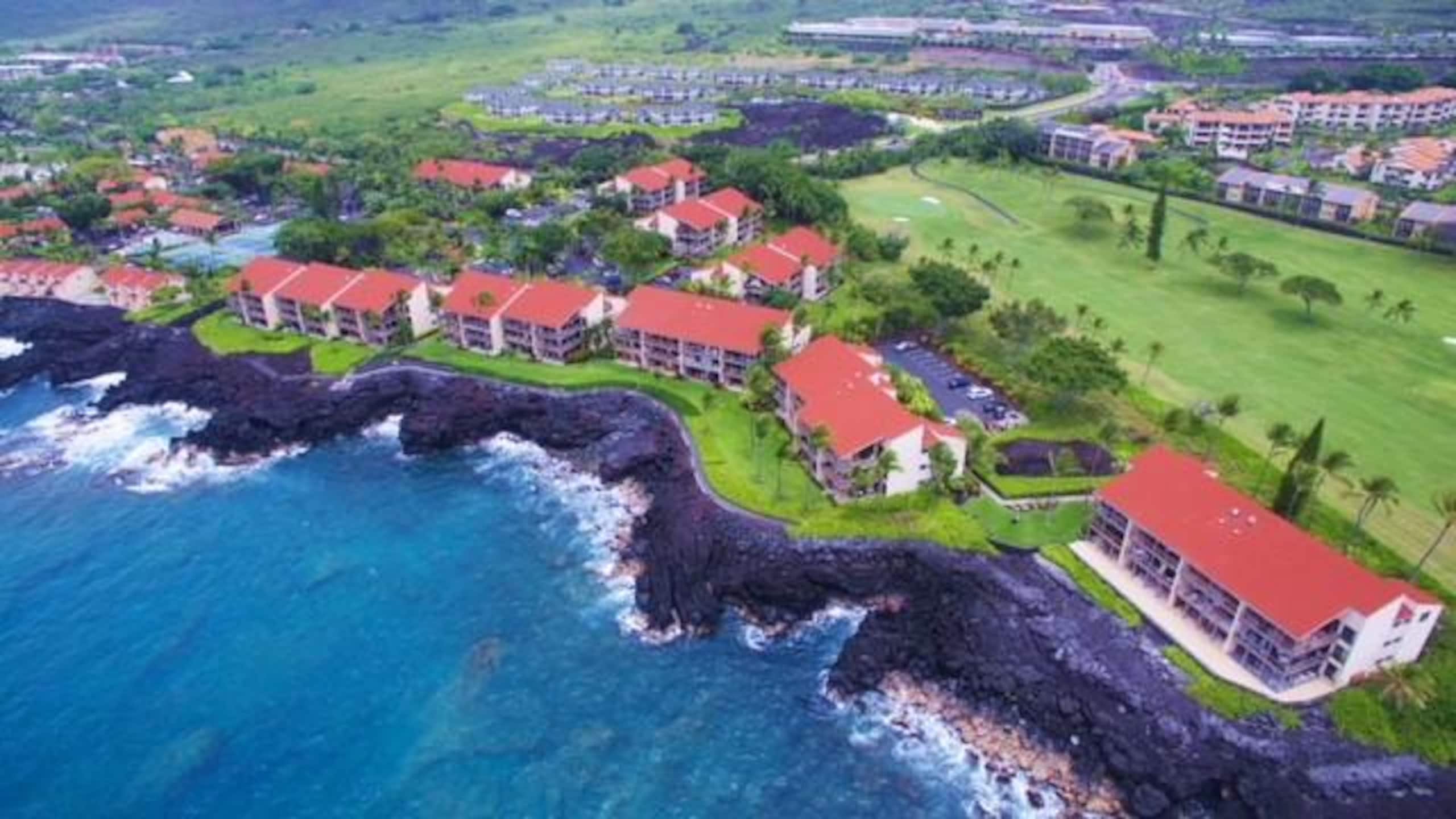 Condo in Kailua-Kona · ★4.65 · 2 bedrooms · 4 beds · 2 private baths - Image 40