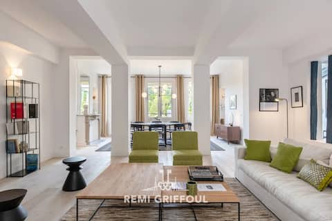Top performing Airbnb: Villa Gernez Historic Center 10 guests in Honfleur